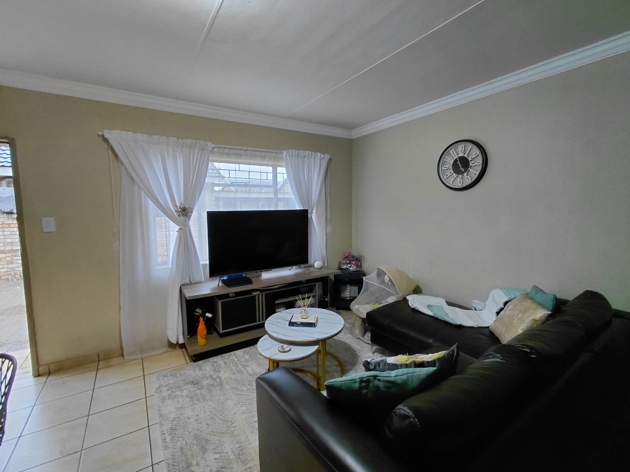 To Let 2 Bedroom Property for Rent in Doringkruin North West